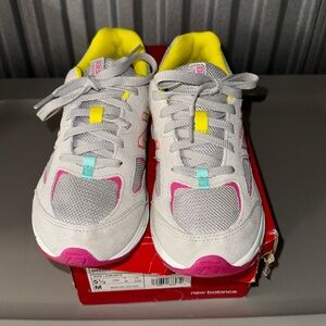 NEW BALANCE KID’S 888 V2 GREY WITH RAINBOW LACE